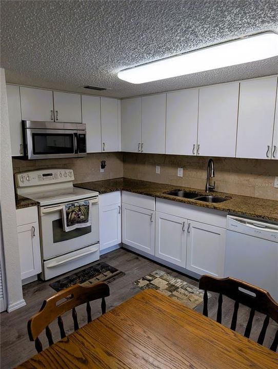 For Sale: $135,000 (2 beds, 2 baths, 848 Square Feet)