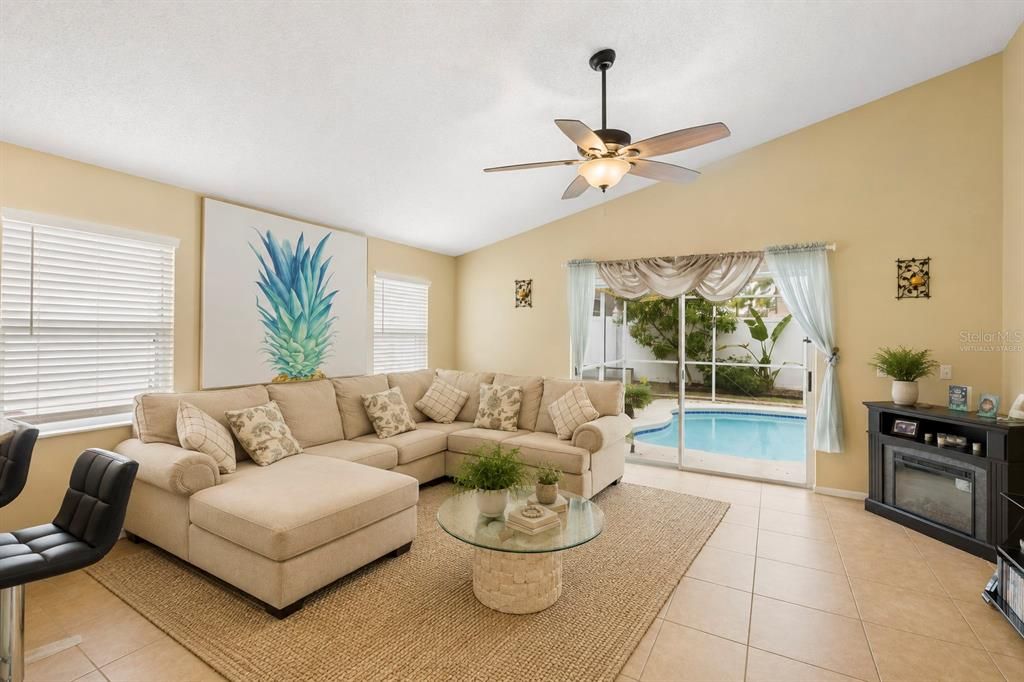 For Sale: $369,000 (4 beds, 2 baths, 1921 Square Feet)