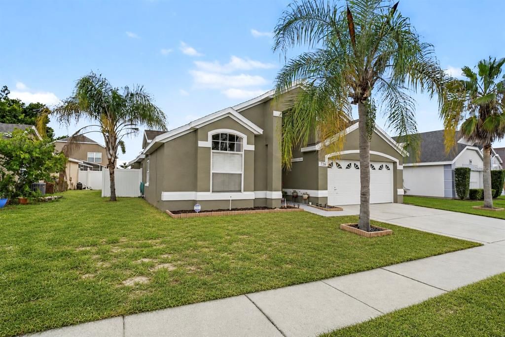 For Sale: $369,000 (4 beds, 2 baths, 1921 Square Feet)