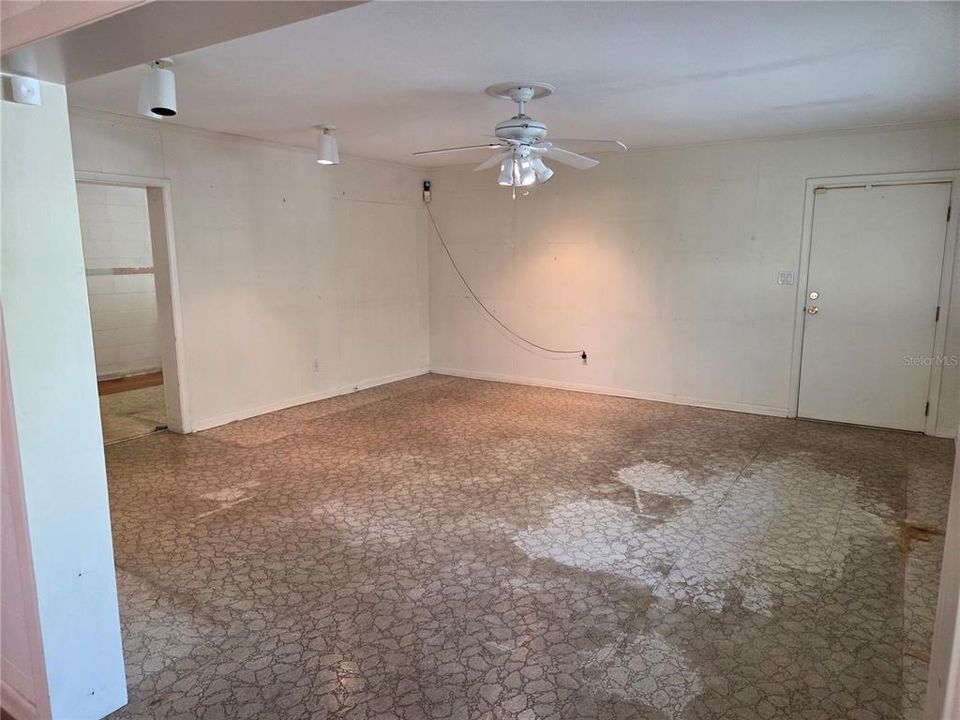 For Sale: $379,900 (3 beds, 2 baths, 1730 Square Feet)