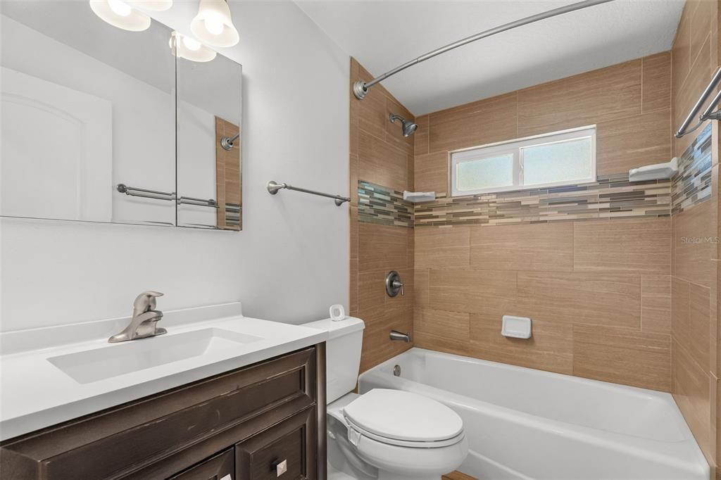 For Sale: $249,900 (2 beds, 1 baths, 936 Square Feet)