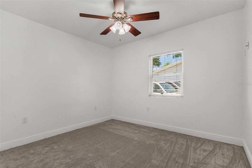 For Sale: $249,900 (2 beds, 1 baths, 936 Square Feet)