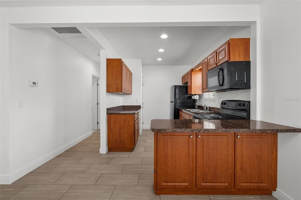 For Sale: $249,900 (2 beds, 1 baths, 936 Square Feet)