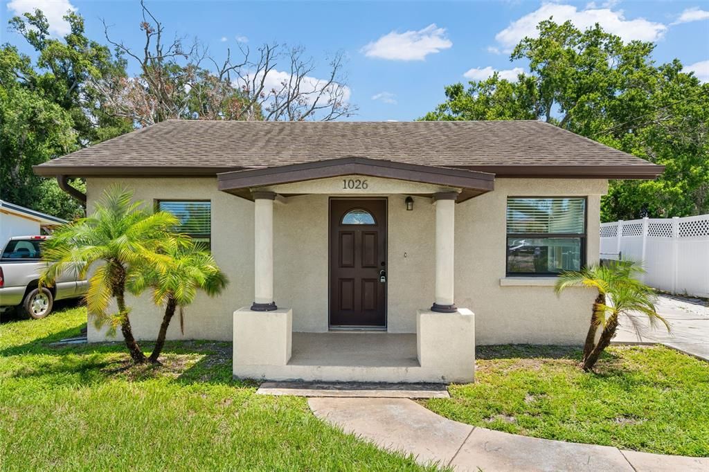 For Sale: $249,900 (2 beds, 1 baths, 936 Square Feet)