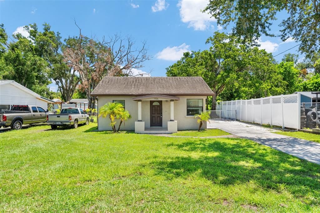 For Sale: $249,900 (2 beds, 1 baths, 936 Square Feet)