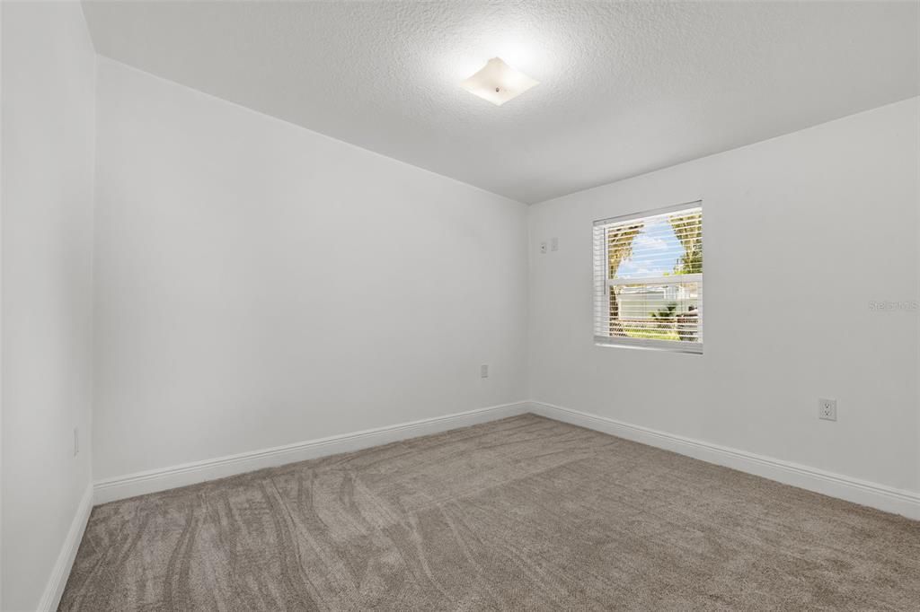 For Sale: $249,900 (2 beds, 1 baths, 936 Square Feet)