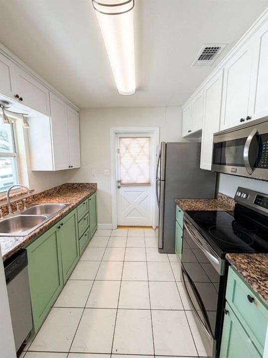 For Rent: $2,650 (3 beds, 2 baths, 1388 Square Feet)