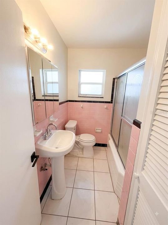 For Rent: $2,650 (3 beds, 2 baths, 1388 Square Feet)