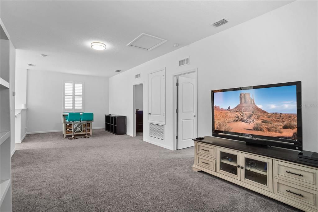 For Sale: $435,000 (4 beds, 2 baths, 2493 Square Feet)