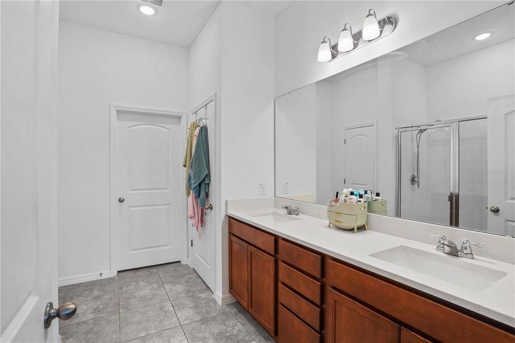 For Sale: $435,000 (4 beds, 2 baths, 2493 Square Feet)