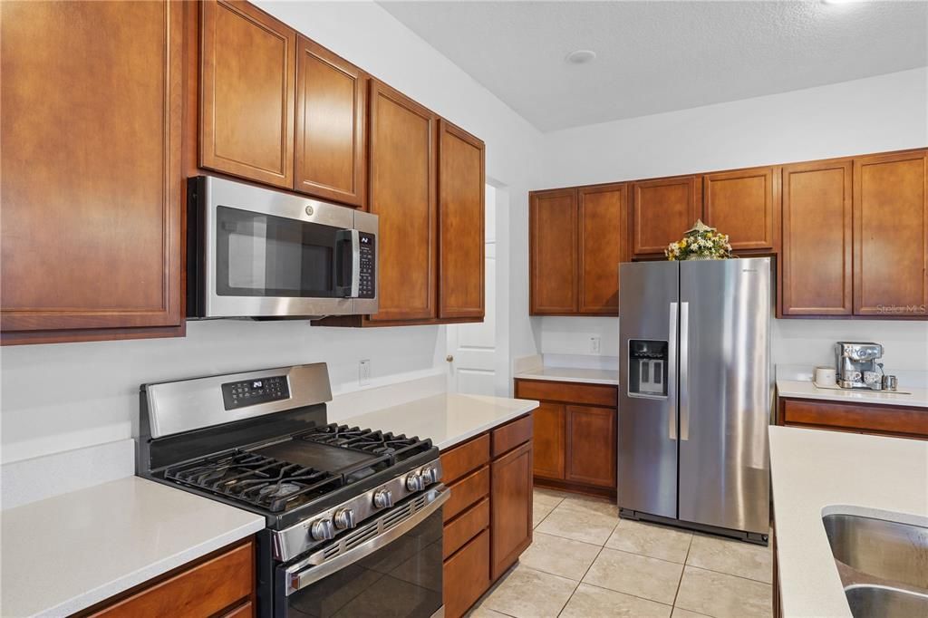 For Sale: $435,000 (4 beds, 2 baths, 2493 Square Feet)