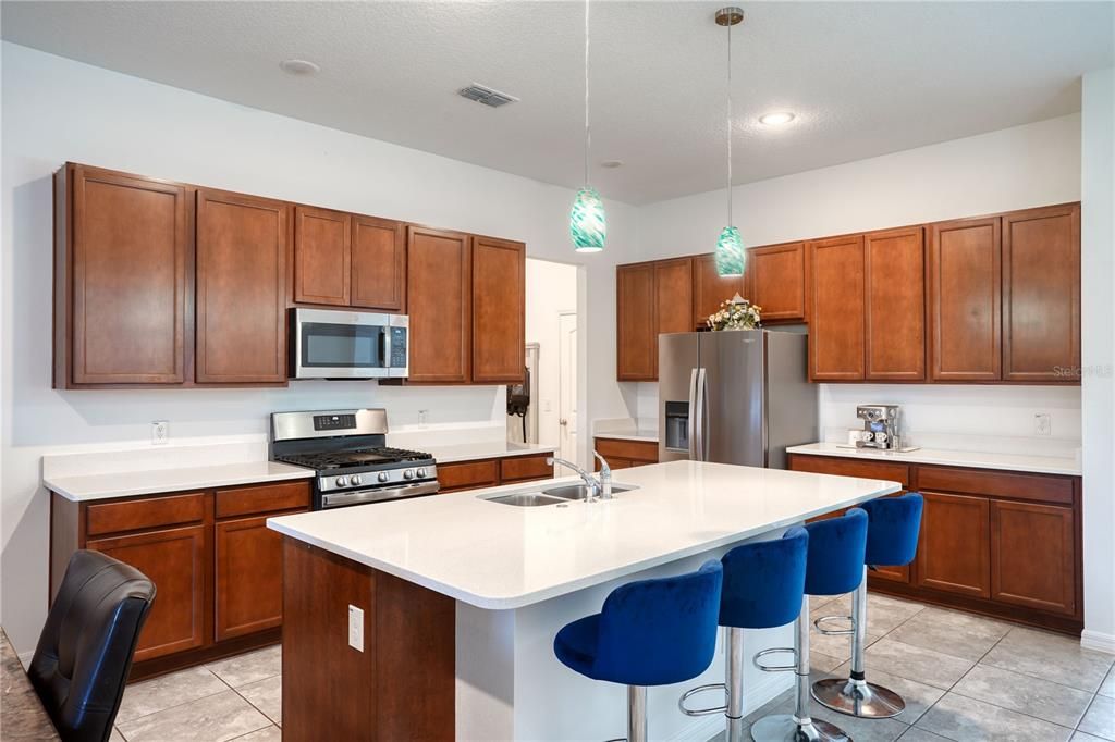 For Sale: $435,000 (4 beds, 2 baths, 2493 Square Feet)