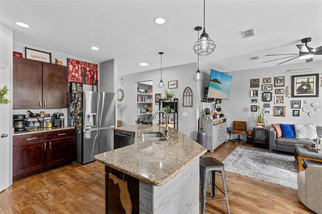 For Sale: $525,000 (3 beds, 2 baths, 1752 Square Feet)