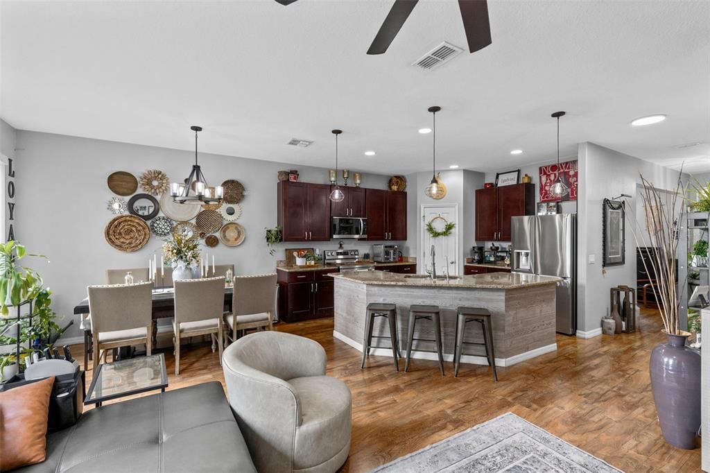 For Sale: $525,000 (3 beds, 2 baths, 1752 Square Feet)