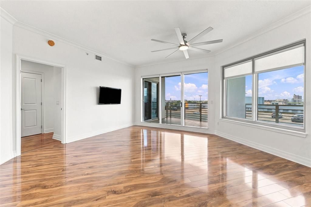 For Rent: $4,700 (2 beds, 2 baths, 1363 Square Feet)