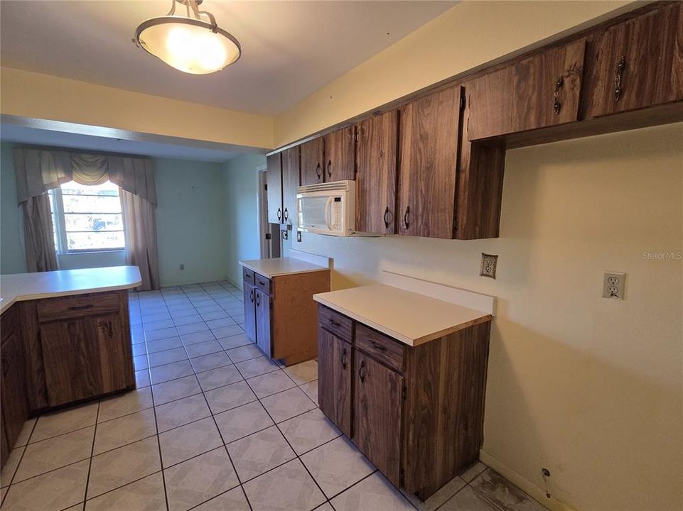 For Sale: $250,000 (3 beds, 2 baths, 1684 Square Feet)