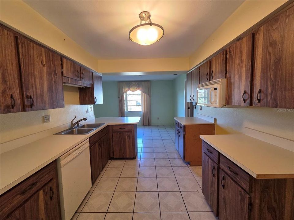 For Sale: $250,000 (3 beds, 2 baths, 1684 Square Feet)