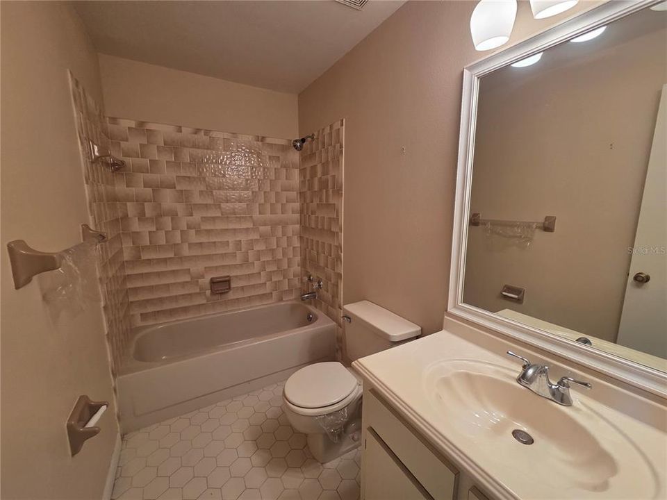 For Sale: $250,000 (3 beds, 2 baths, 1684 Square Feet)