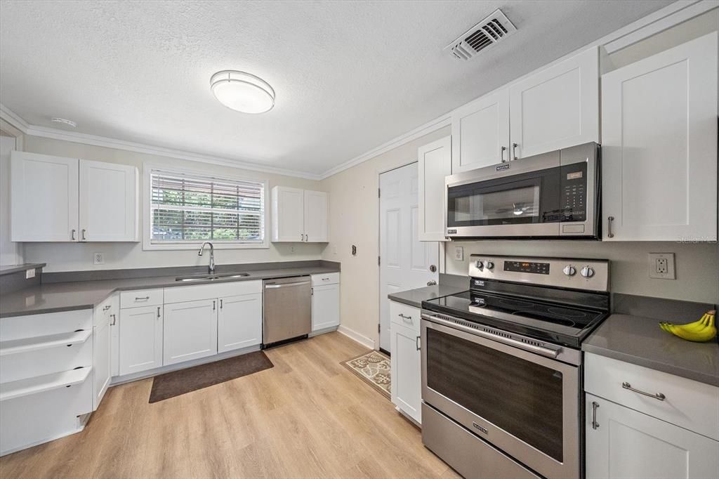 For Sale: $340,000 (3 beds, 1 baths, 1517 Square Feet)