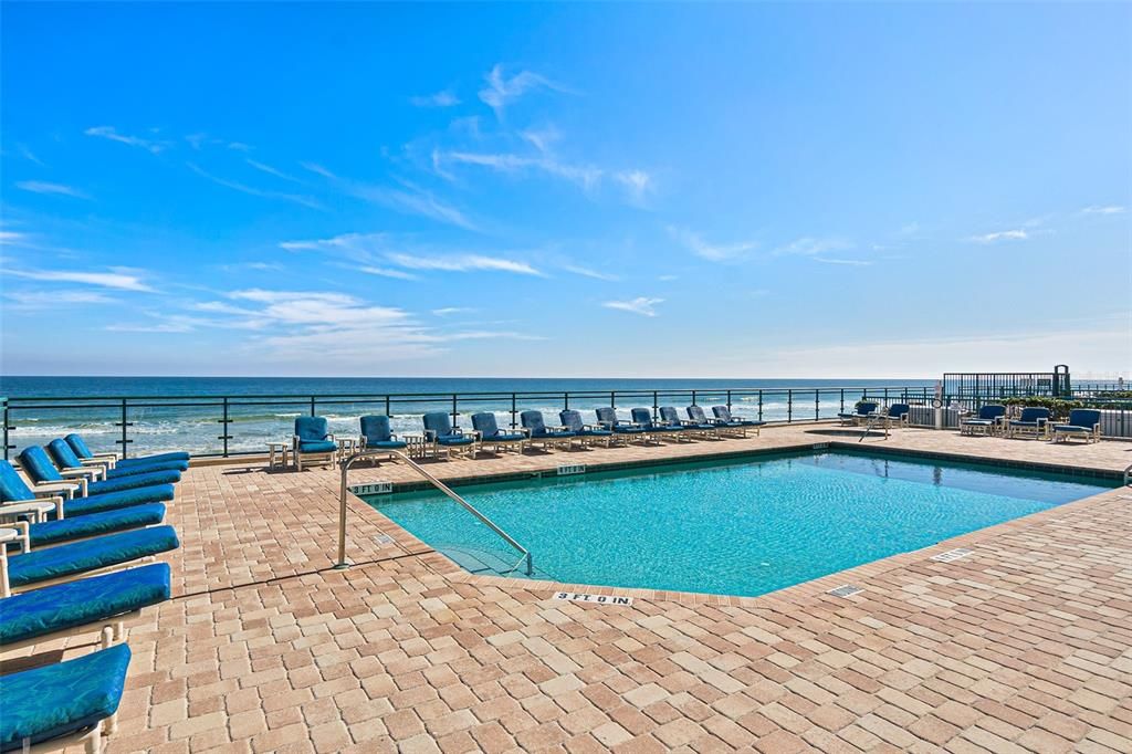 For Sale: $659,000 (3 beds, 3 baths, 2072 Square Feet)