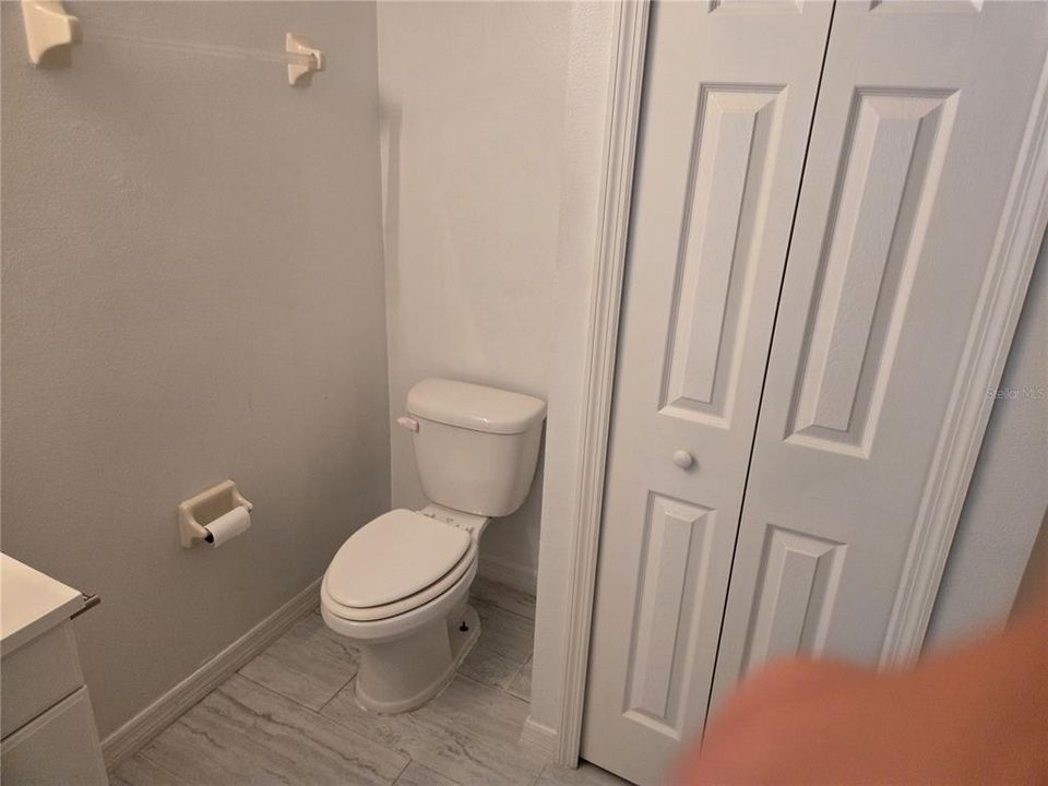 For Sale: $299,999 (4 beds, 2 baths, 2243 Square Feet)