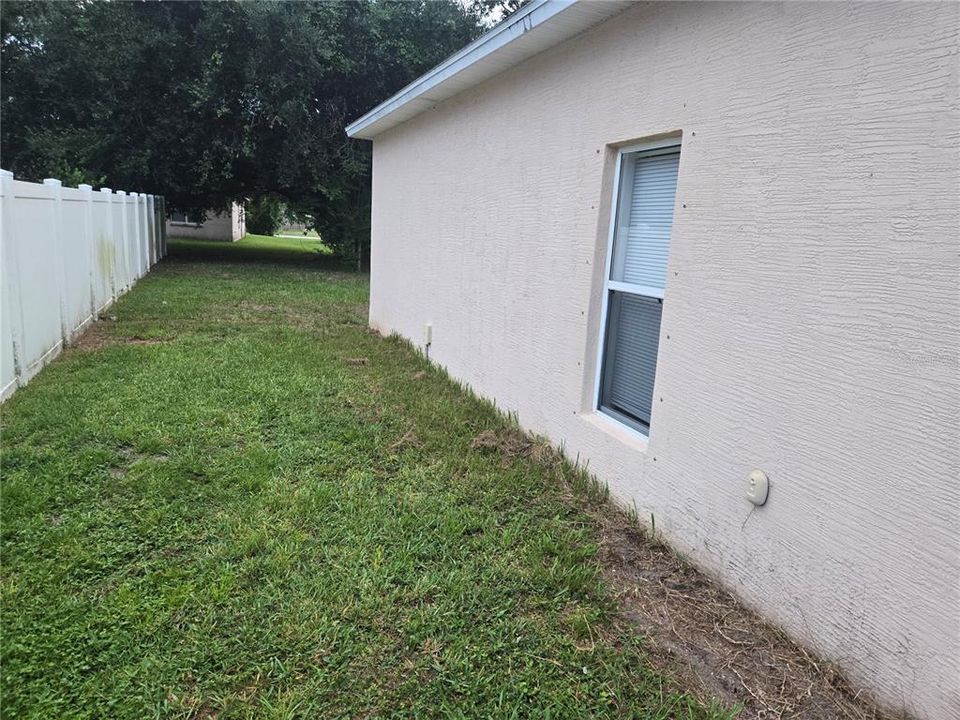 For Sale: $299,999 (4 beds, 2 baths, 2243 Square Feet)