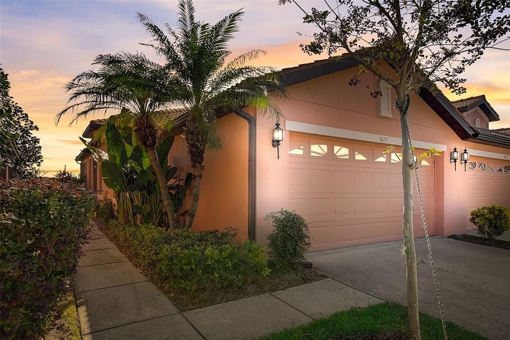 For Sale: $274,900 (2 beds, 2 baths, 1393 Square Feet)
