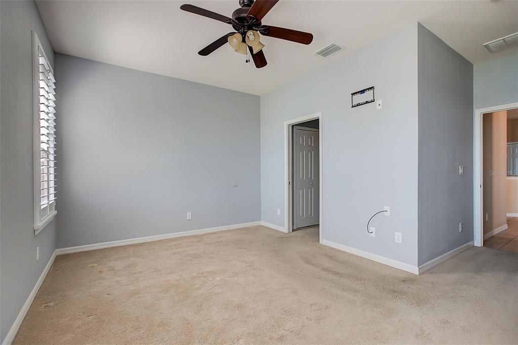For Sale: $274,900 (2 beds, 2 baths, 1393 Square Feet)
