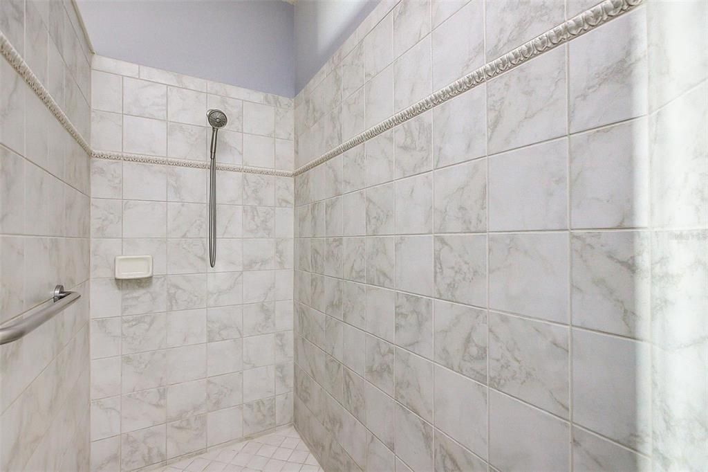 For Sale: $274,900 (2 beds, 2 baths, 1393 Square Feet)