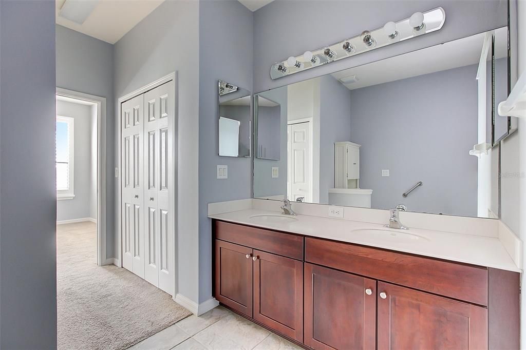 For Sale: $274,900 (2 beds, 2 baths, 1393 Square Feet)