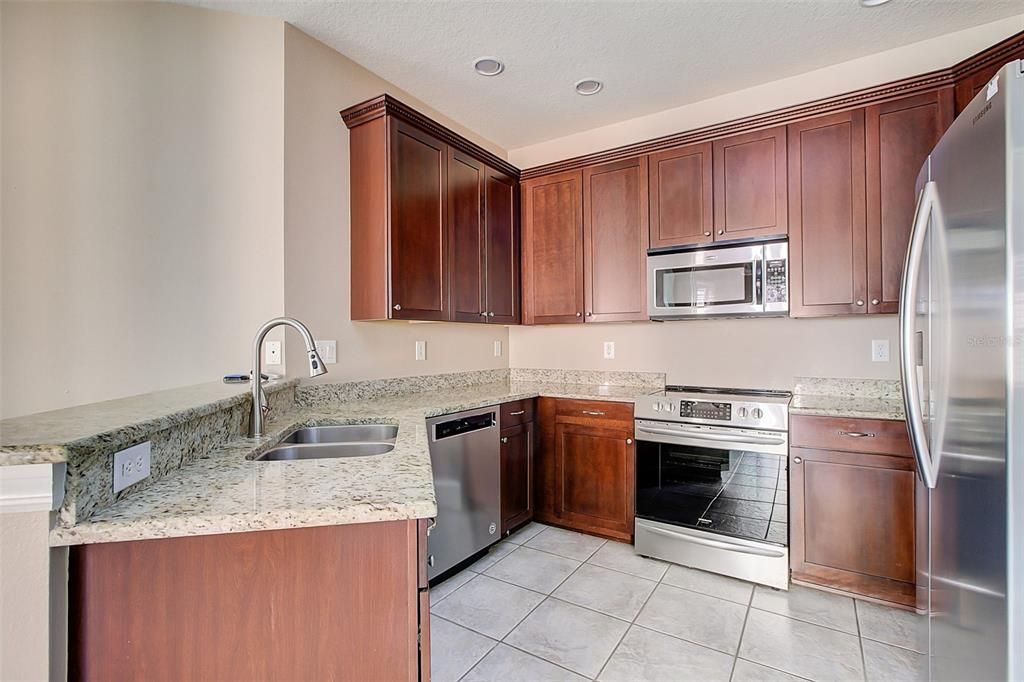 For Sale: $274,900 (2 beds, 2 baths, 1393 Square Feet)