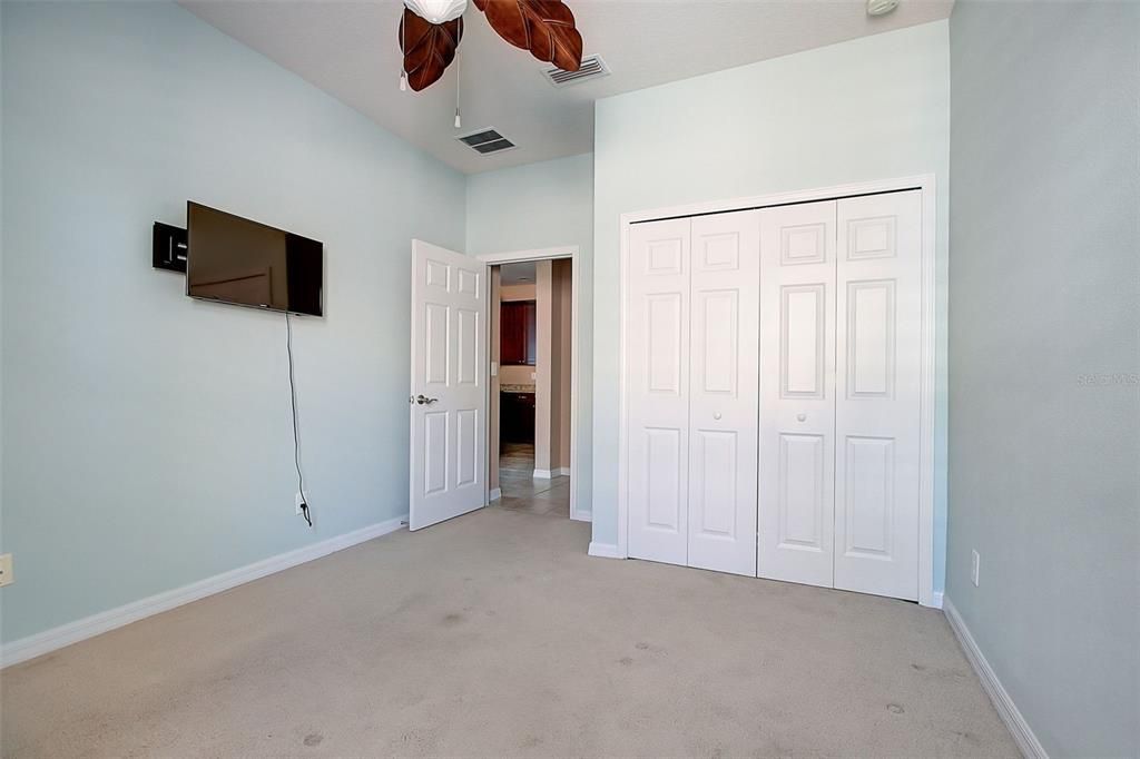 For Sale: $274,900 (2 beds, 2 baths, 1393 Square Feet)