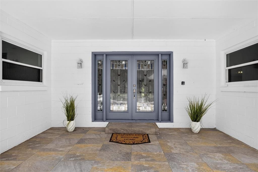En Venta: $995,000 (4 camas, 2 baños, 2400 Pies cuadrados)