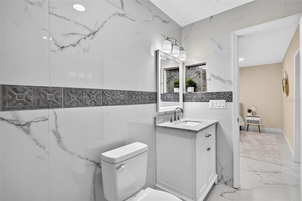 En Venta: $995,000 (4 camas, 2 baños, 2400 Pies cuadrados)