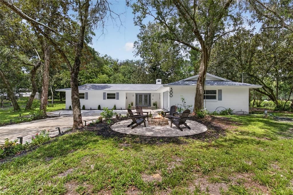En Venta: $995,000 (4 camas, 2 baños, 2400 Pies cuadrados)
