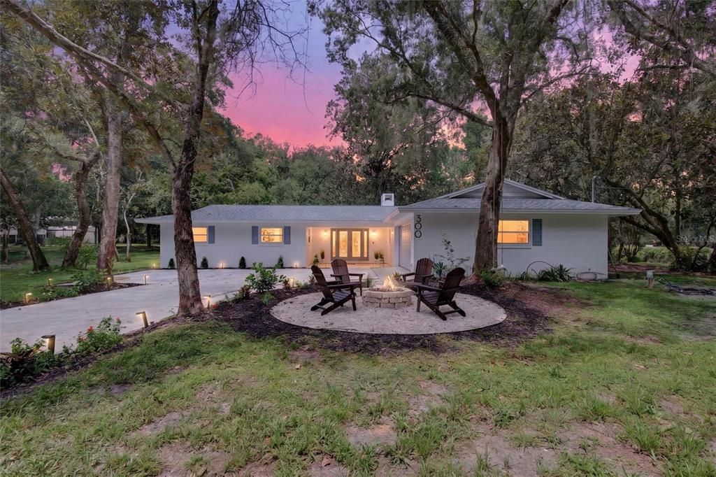 En Venta: $995,000 (4 camas, 2 baños, 2400 Pies cuadrados)