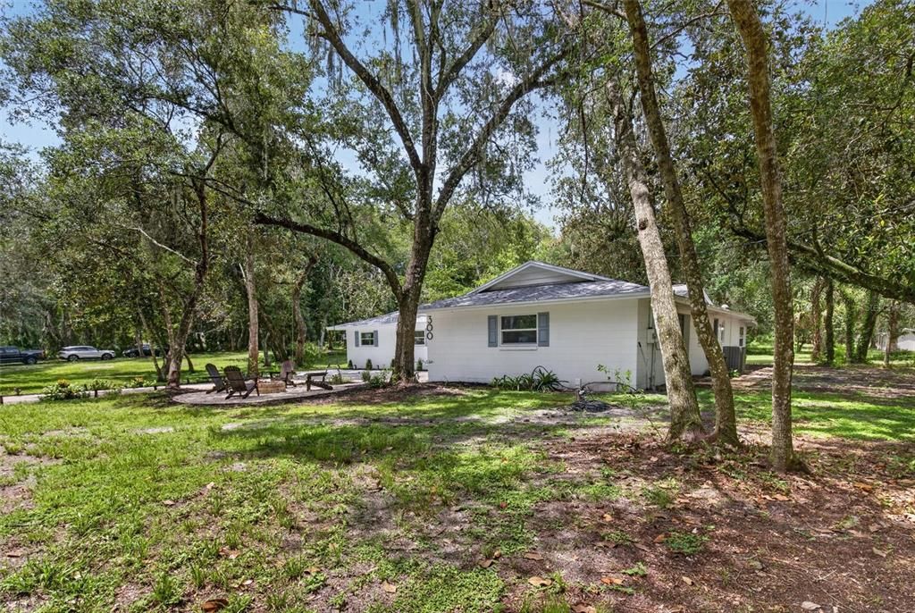 En Venta: $995,000 (4 camas, 2 baños, 2400 Pies cuadrados)
