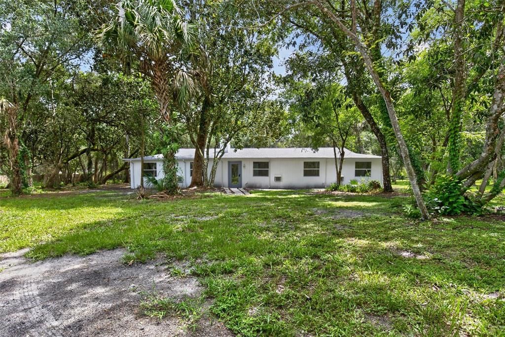 En Venta: $995,000 (4 camas, 2 baños, 2400 Pies cuadrados)