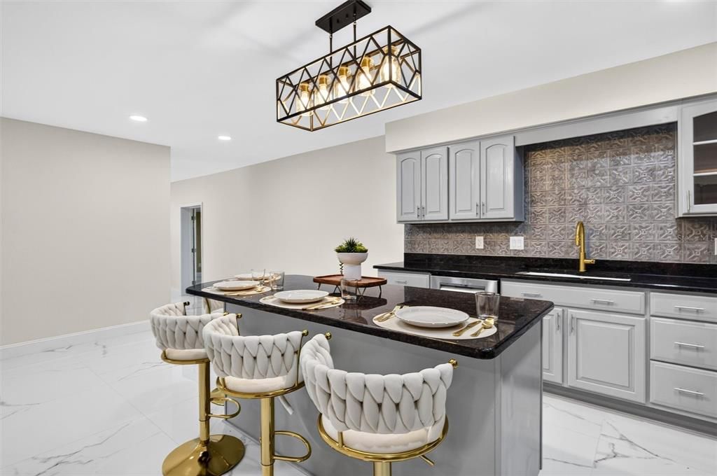 En Venta: $995,000 (4 camas, 2 baños, 2400 Pies cuadrados)