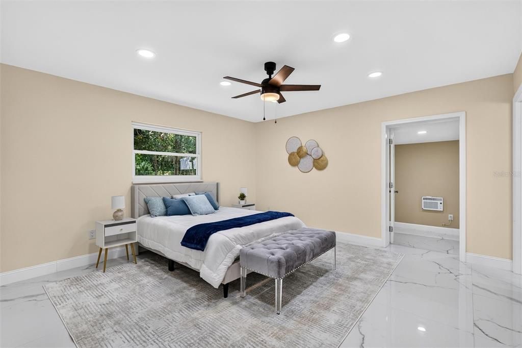 En Venta: $995,000 (4 camas, 2 baños, 2400 Pies cuadrados)