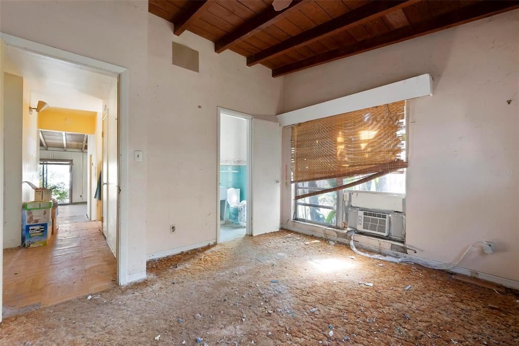 Active With Contract: $185,000 (3 beds, 2 baths, 1296 Square Feet)