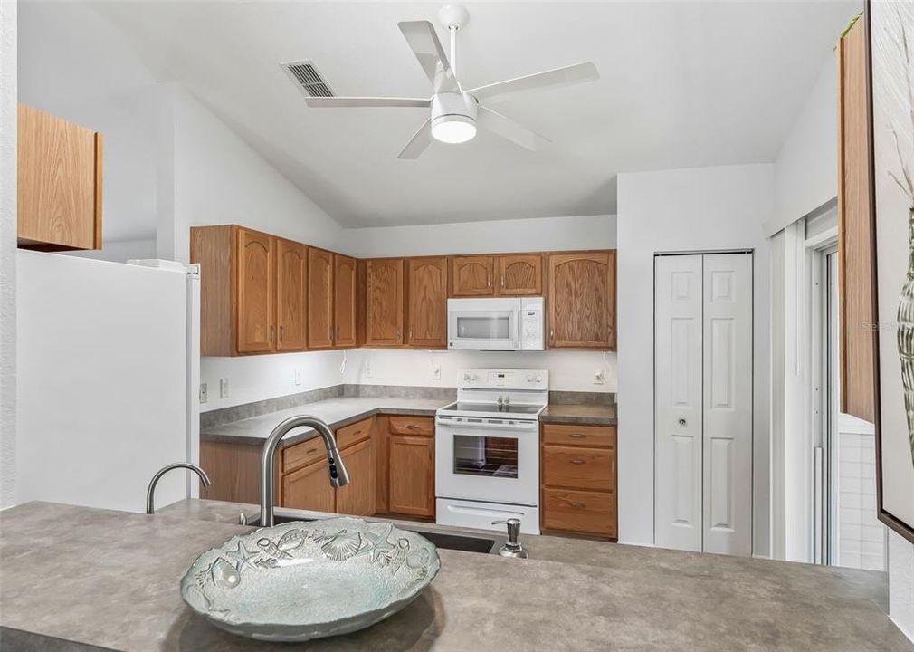 For Sale: $269,000 (3 beds, 2 baths, 1453 Square Feet)