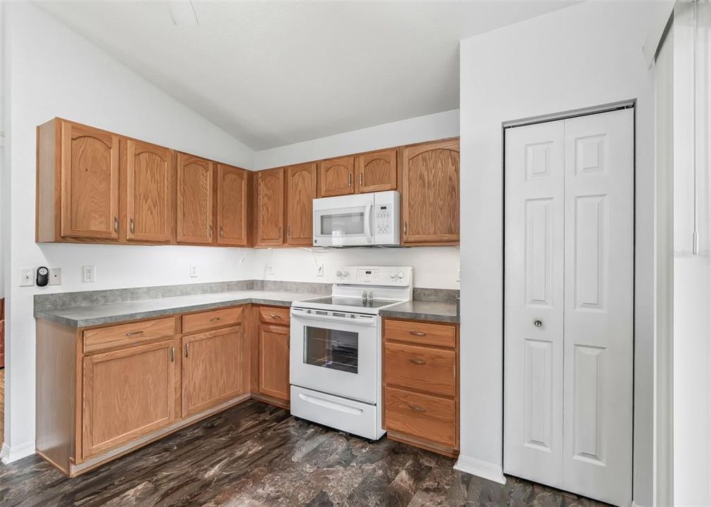 For Sale: $269,000 (3 beds, 2 baths, 1453 Square Feet)