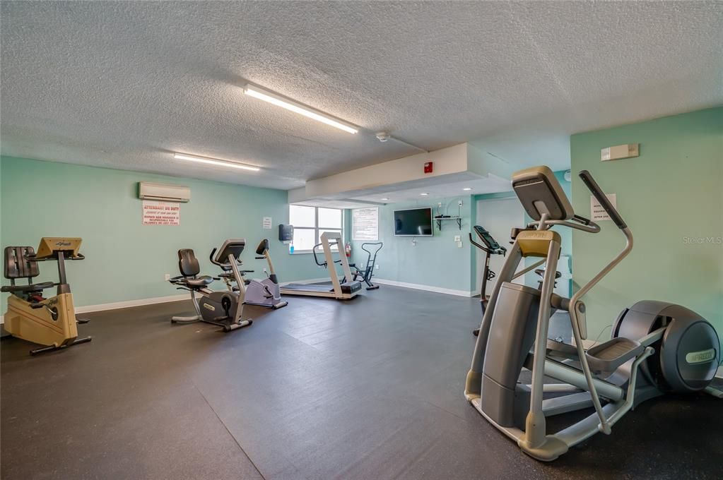 For Sale: $155,000 (1 beds, 2 baths, 634 Square Feet)