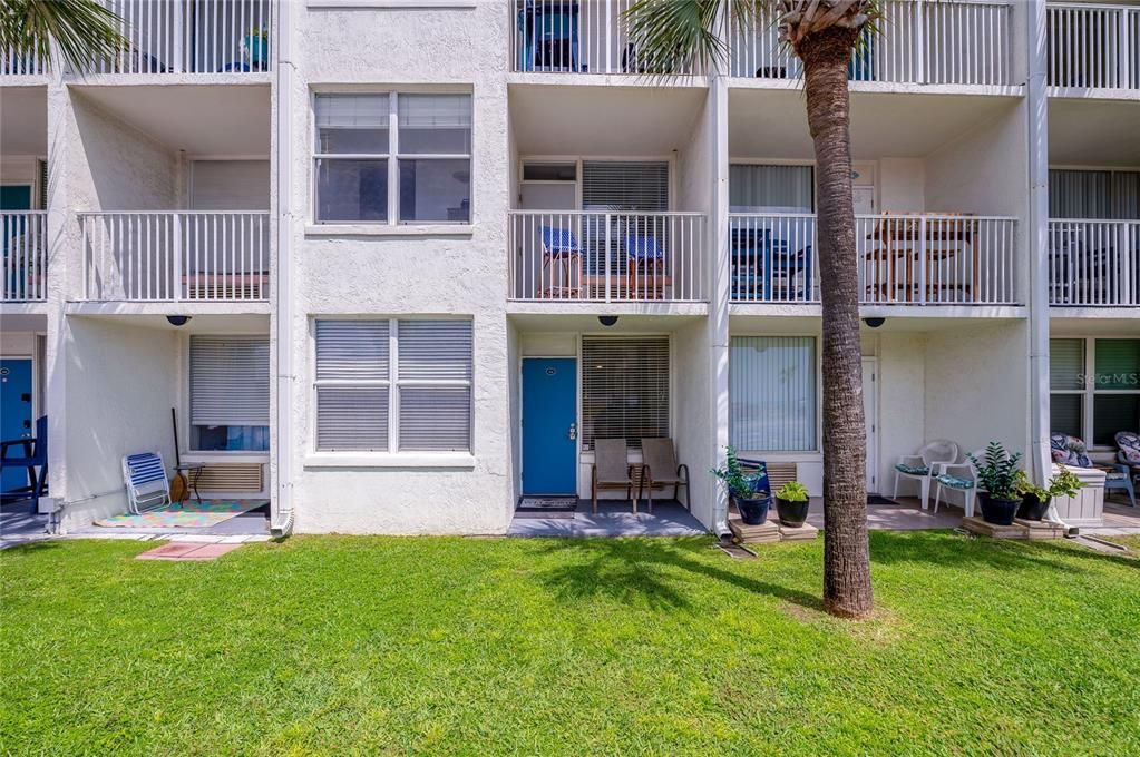 For Sale: $155,000 (1 beds, 2 baths, 634 Square Feet)