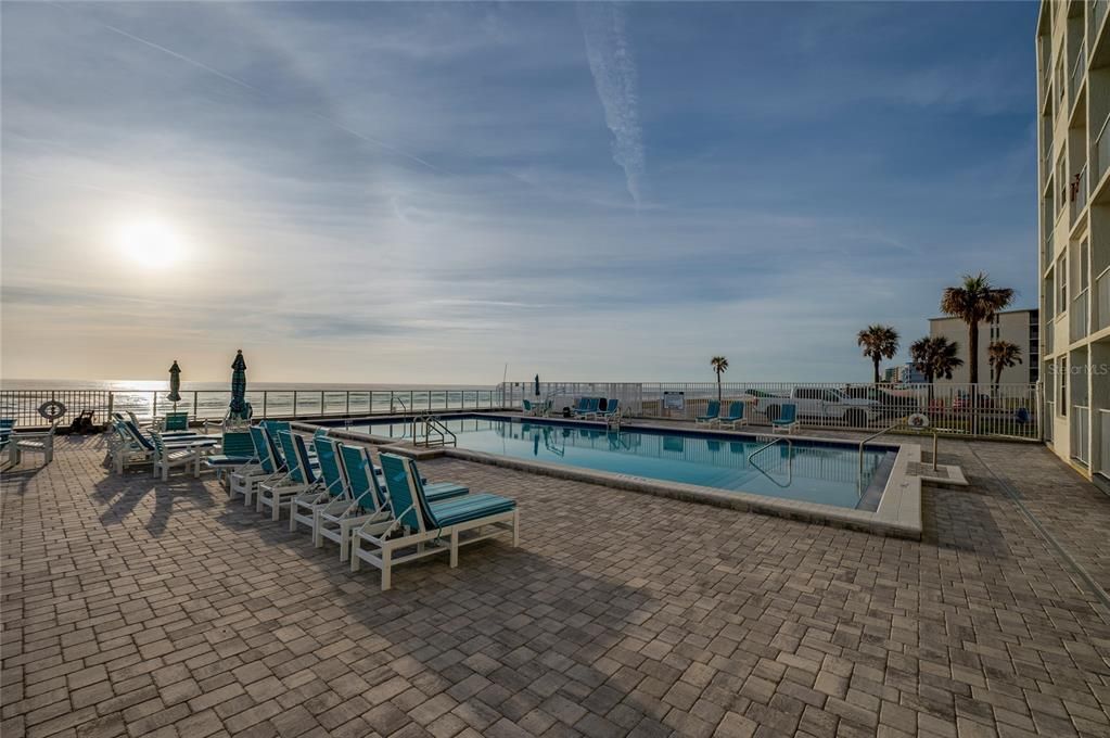 For Sale: $155,000 (1 beds, 2 baths, 634 Square Feet)