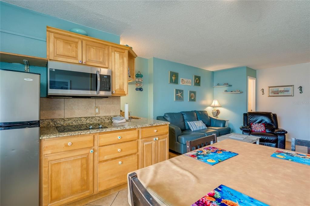 For Sale: $155,000 (1 beds, 2 baths, 634 Square Feet)