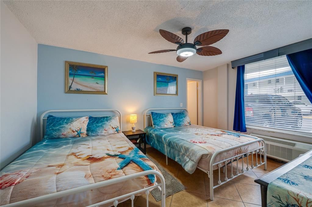For Sale: $155,000 (1 beds, 2 baths, 634 Square Feet)