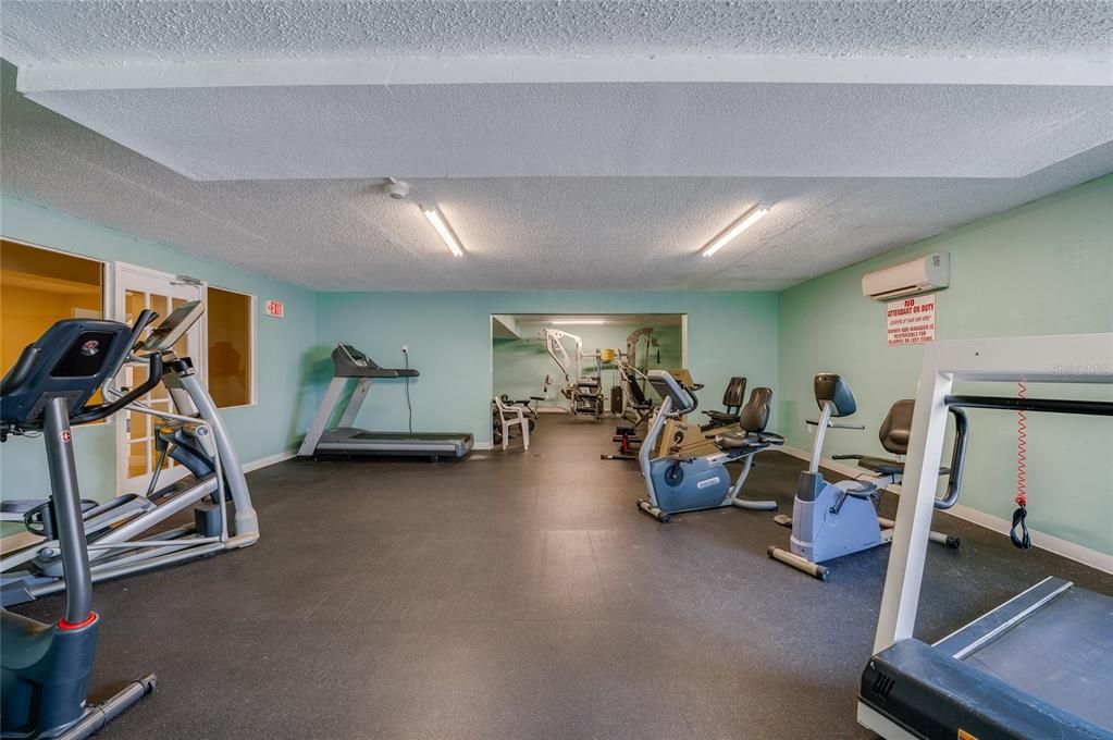 For Sale: $155,000 (1 beds, 2 baths, 634 Square Feet)