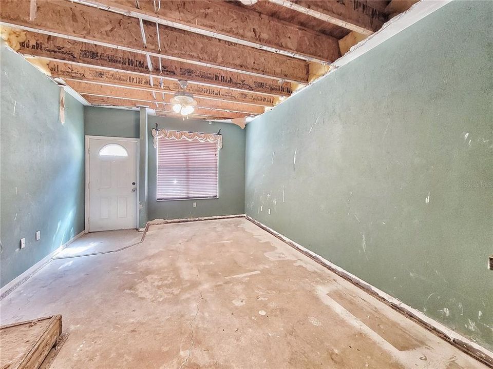 For Sale: $120,000 (2 beds, 2 baths, 1114 Square Feet)